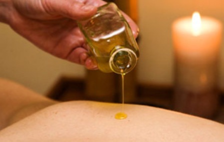 El aceite de oliva virgen extra tiene múltiples propiedades beneficiosas para la piel